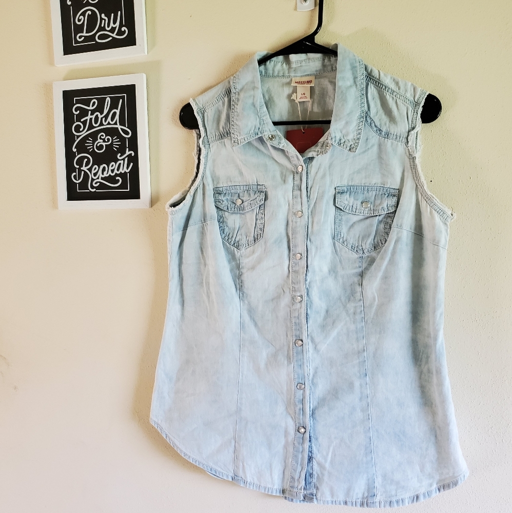 Mossimo Supply Co. Pearl snap button up tank - Picture 1 of 6